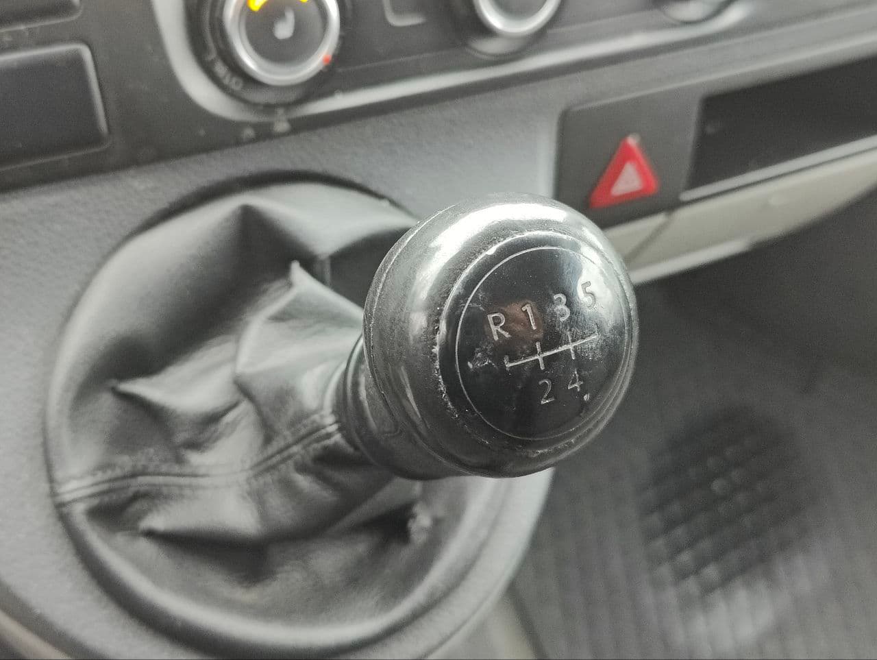 Volkswagen Transporter 2010 — Миниатюра 12