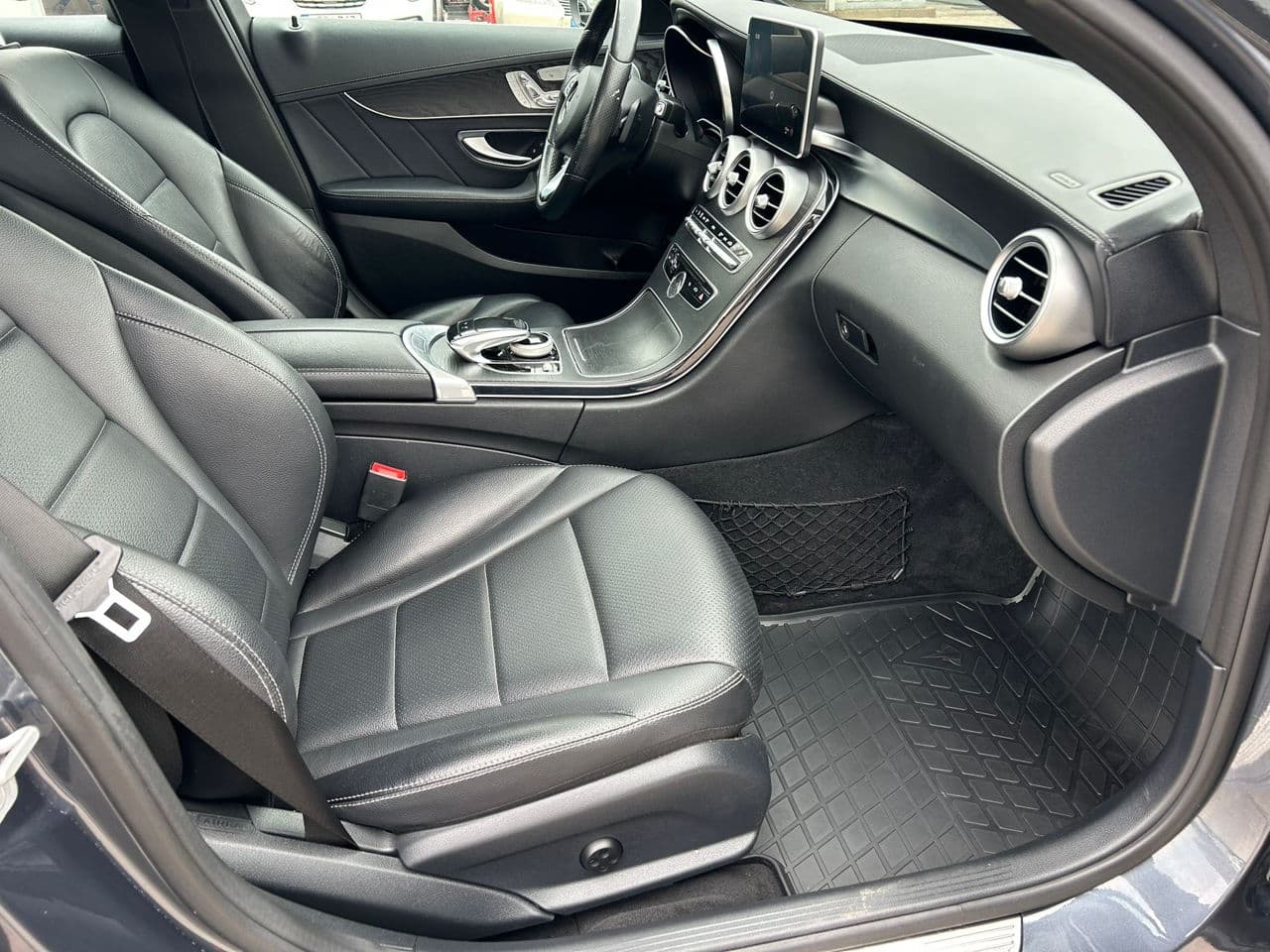 Mercedes C 300 2016 — Миниатюра 15