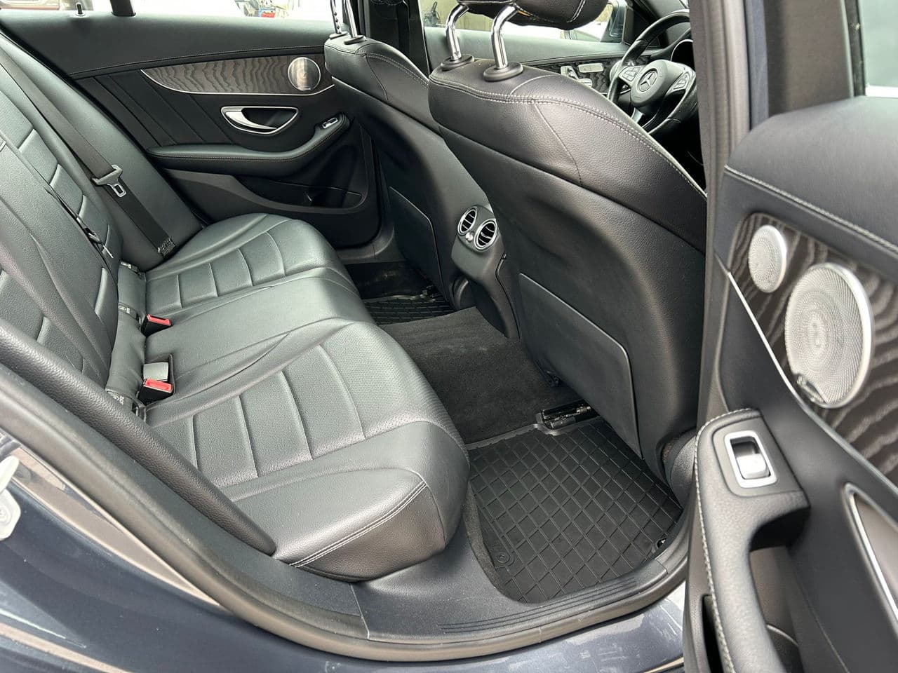 Mercedes C 300 2016 — Миниатюра 18