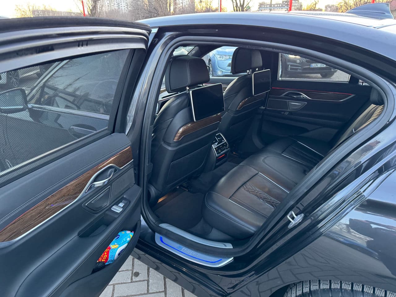 BMW 740e 2018 — Миниатюра 26