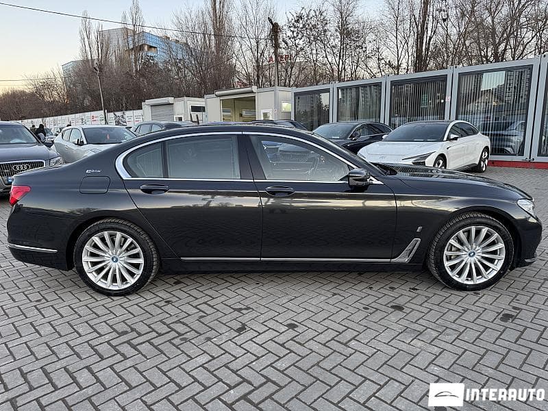 BMW 740e 2018 — Миниатюра 6