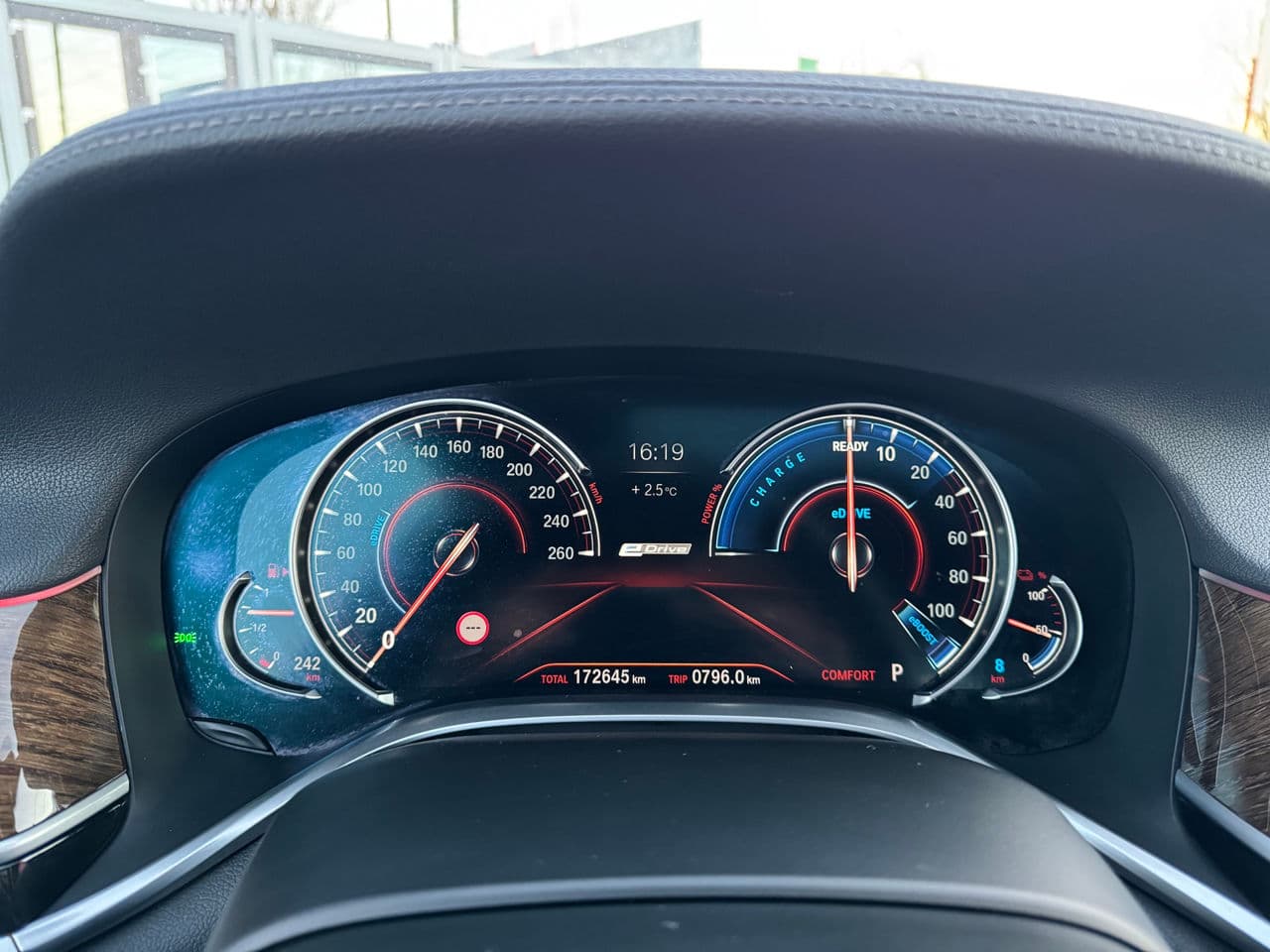 BMW 740e 2018 — Миниатюра 17