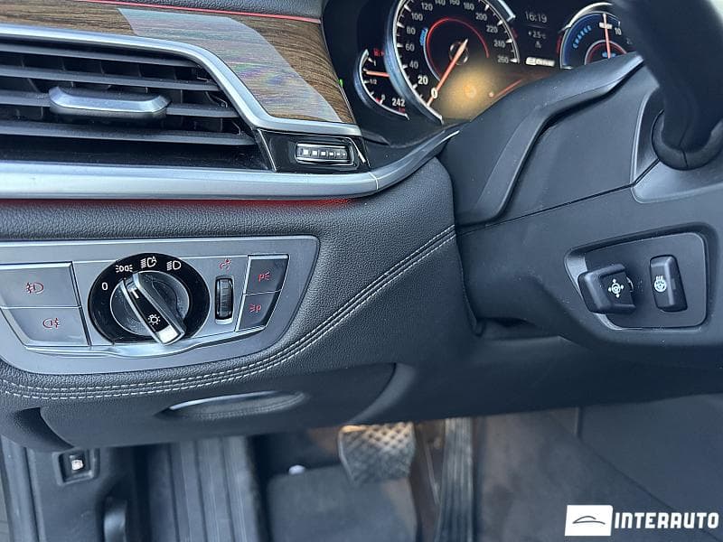 BMW 740e 2018 — Миниатюра 15