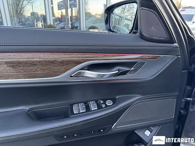 BMW 740e 2018 — Миниатюра 10