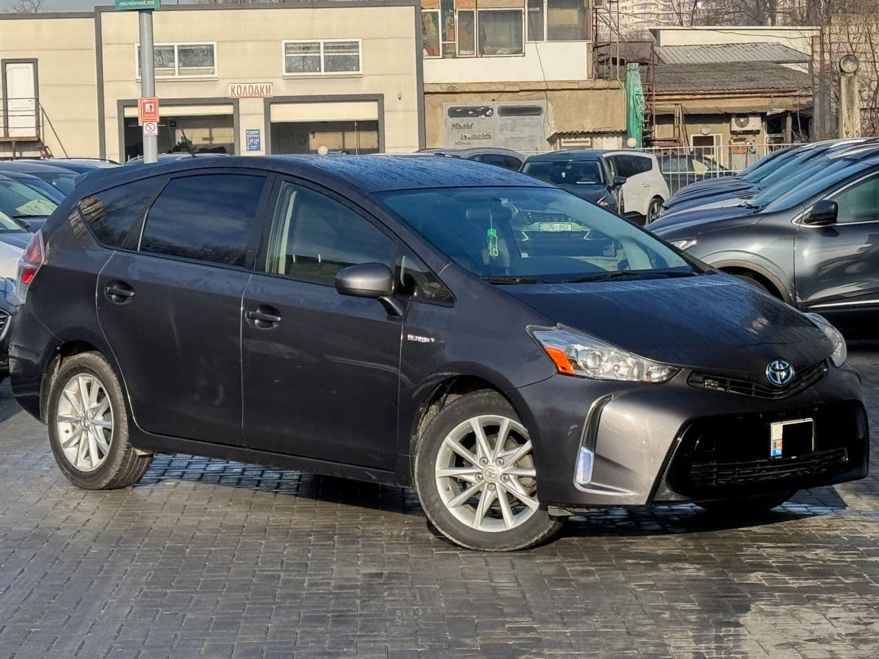Toyota Prius Plus / V 2016 — Миниатюра 2