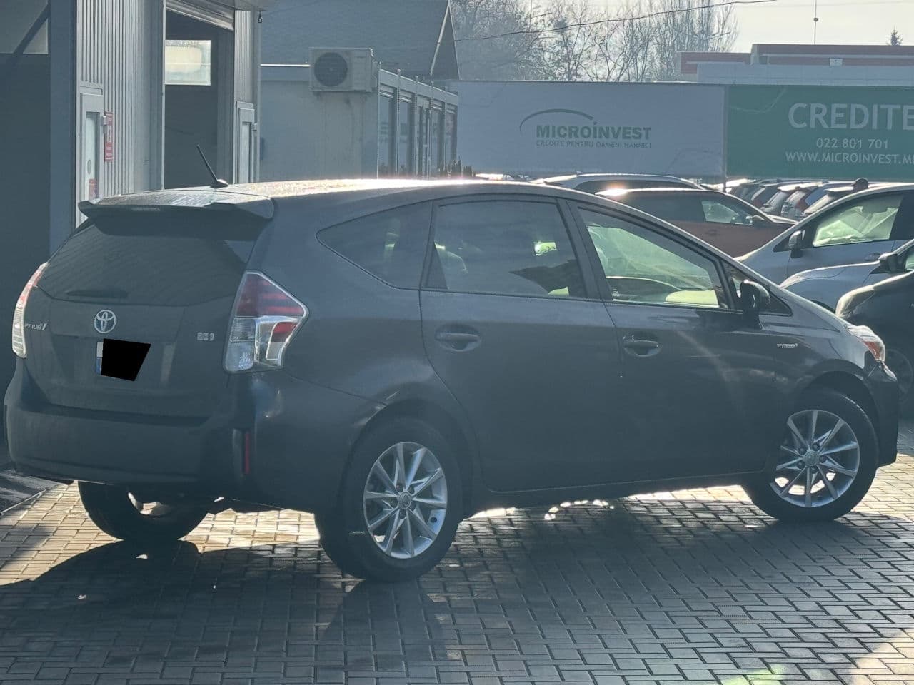 Toyota Prius Plus / V 2016 — Миниатюра 3
