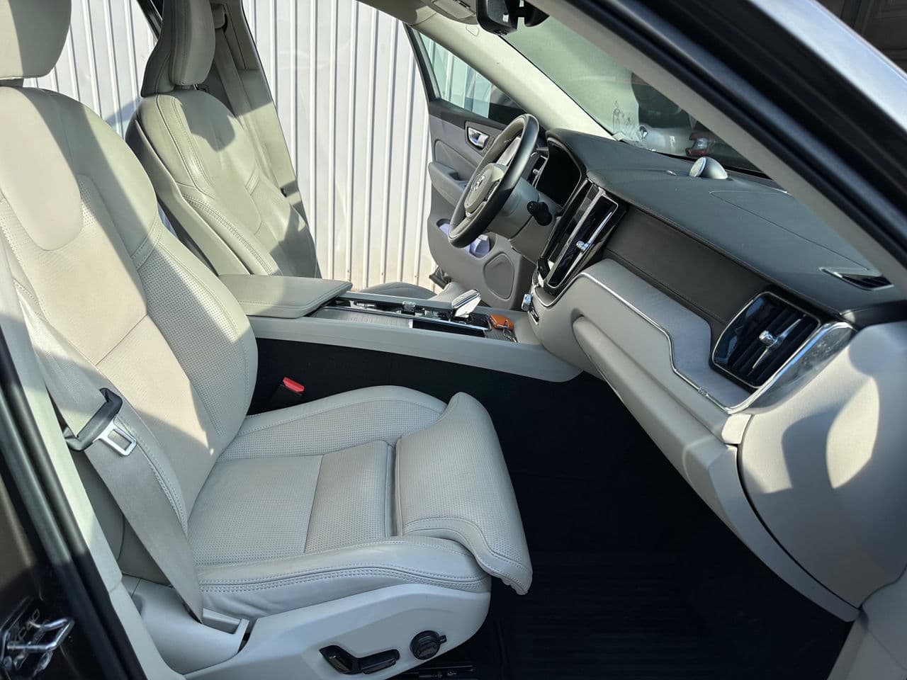 Volvo XC 60 2021 — Миниатюра 6