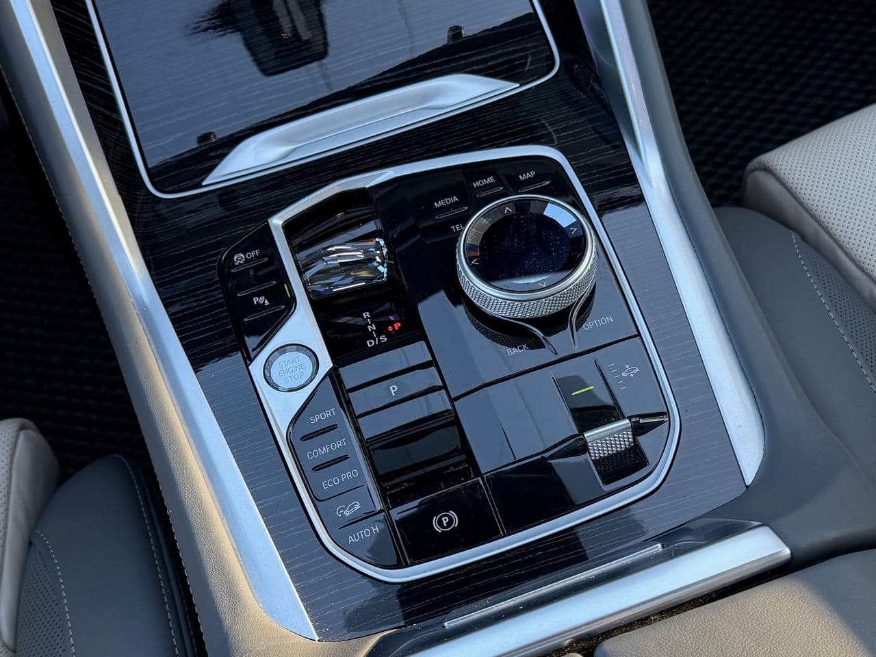 BMW X6 4.0i 2024 — Миниатюра 19