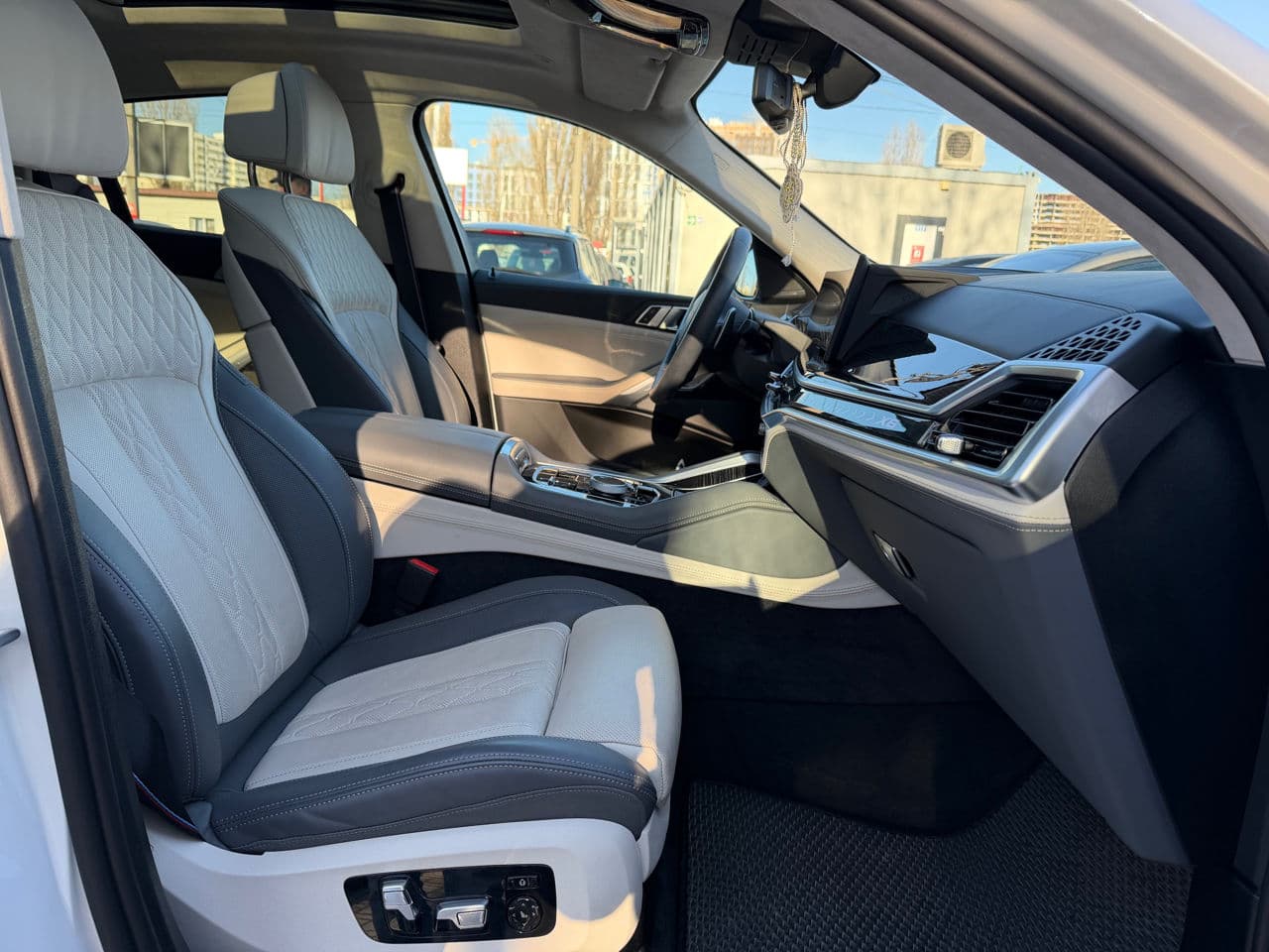 BMW X6 4.0i 2024 — Миниатюра 20
