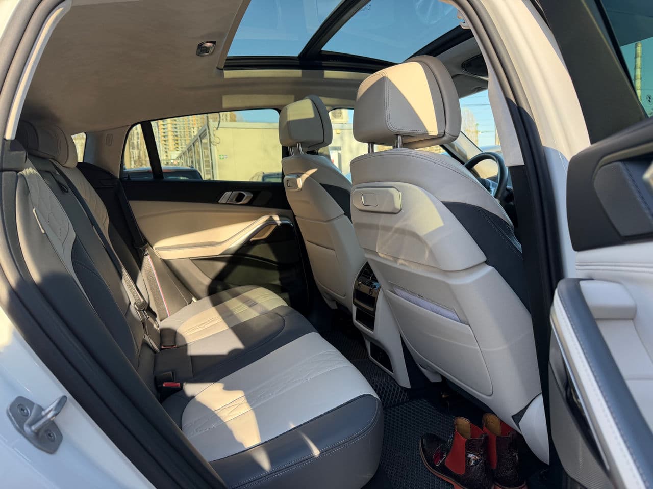 BMW X6 4.0i 2024 — Миниатюра 21