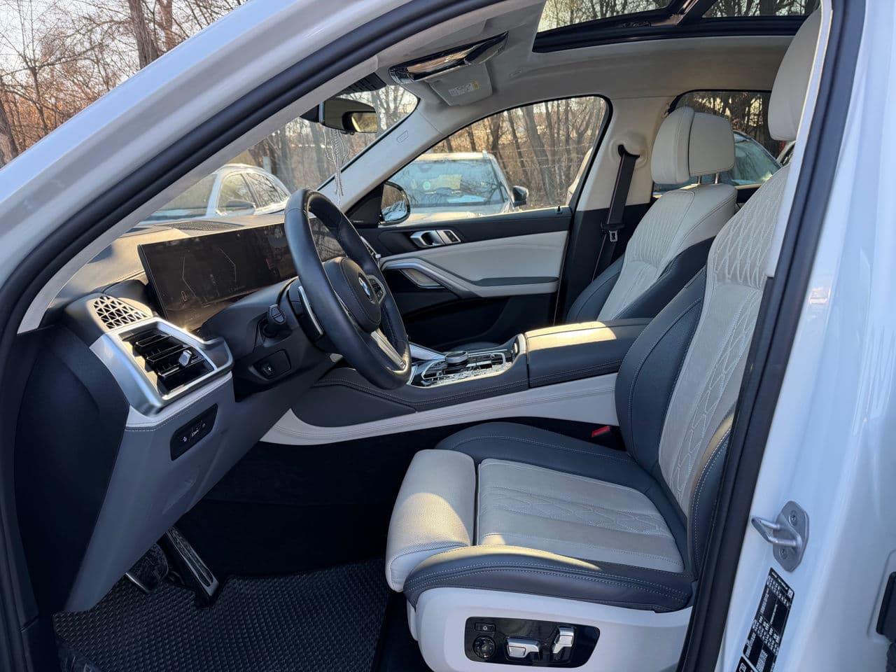 BMW X6 4.0i 2024 — Миниатюра 7