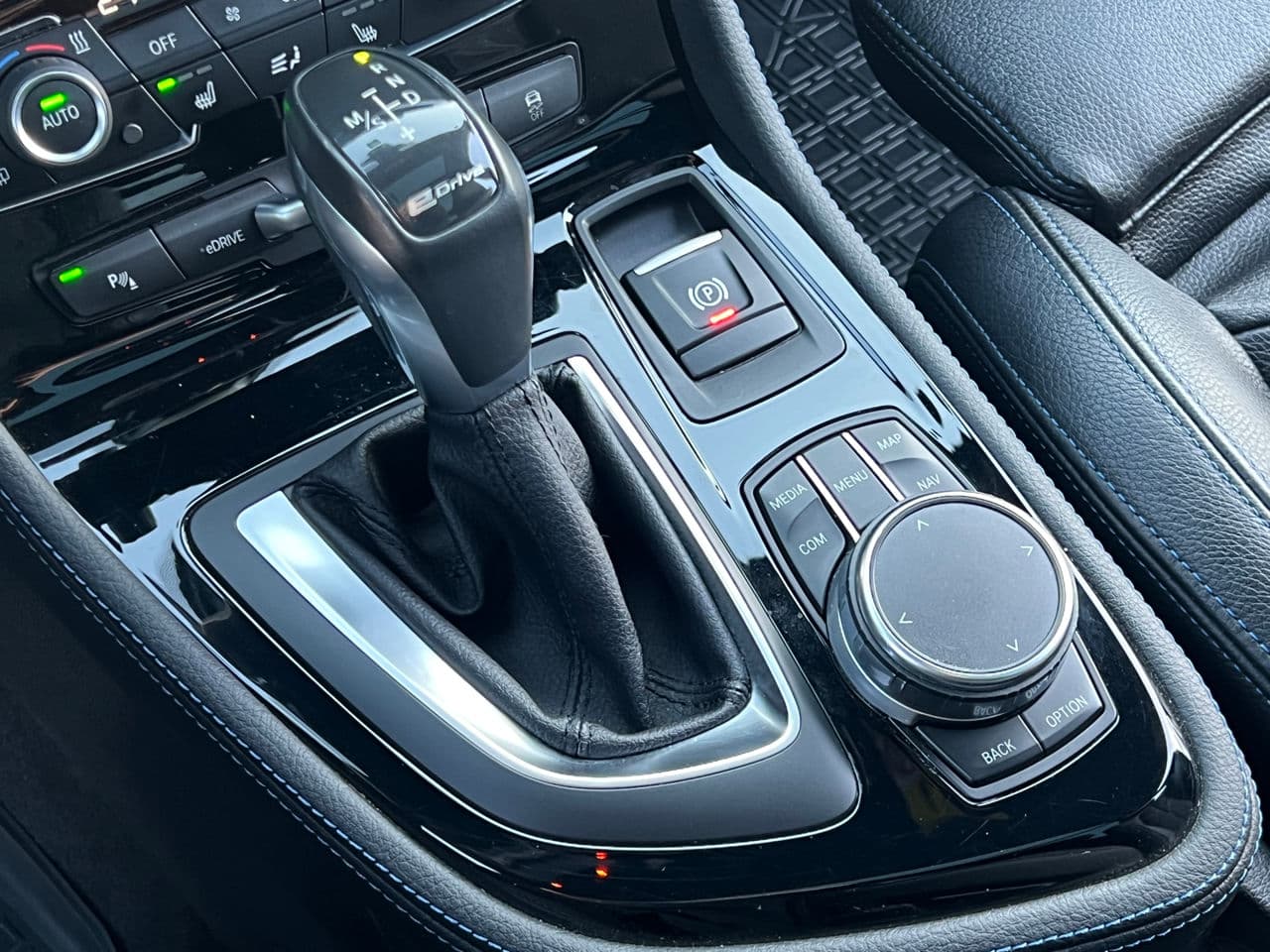 BMW 225XE 2018 — Миниатюра 13