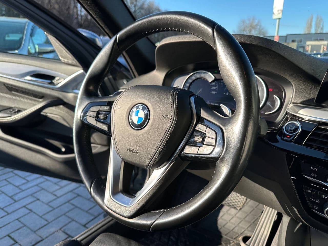 BMW 520 2017 — Миниатюра 12