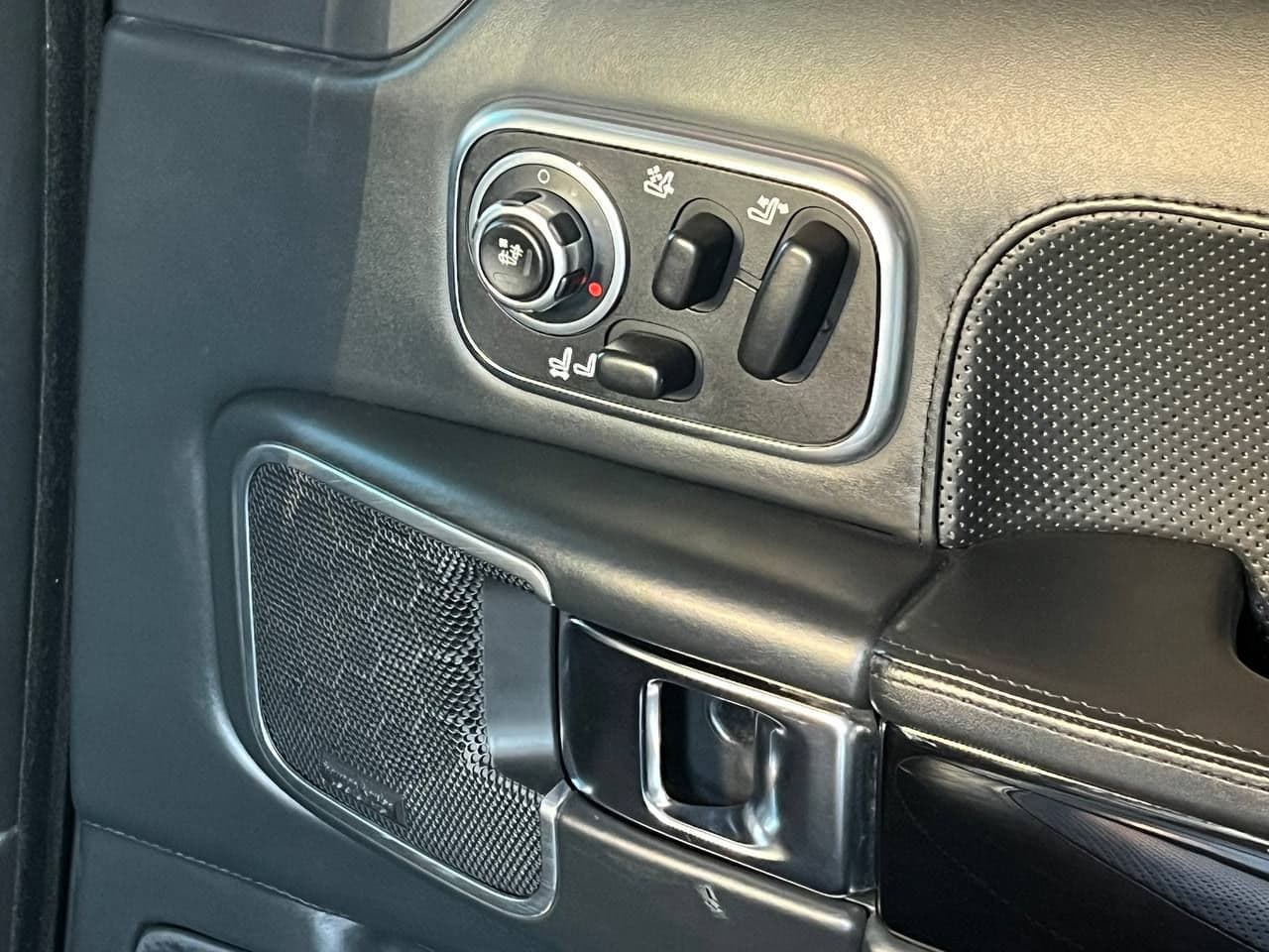 Land Rover Range Rover Vogue 2011 — Миниатюра 18