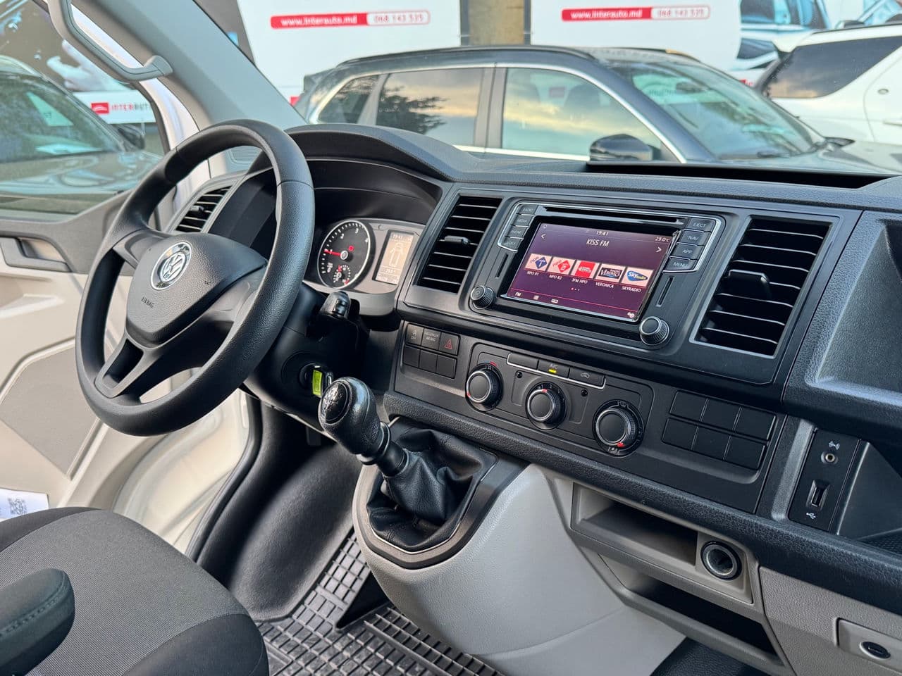 Volkswagen Transporter 2017 — Миниатюра 6