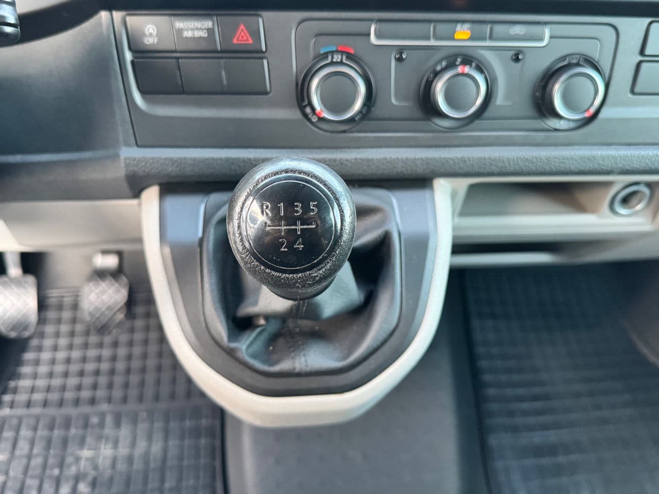 Volkswagen Transporter 2017 — Миниатюра 10