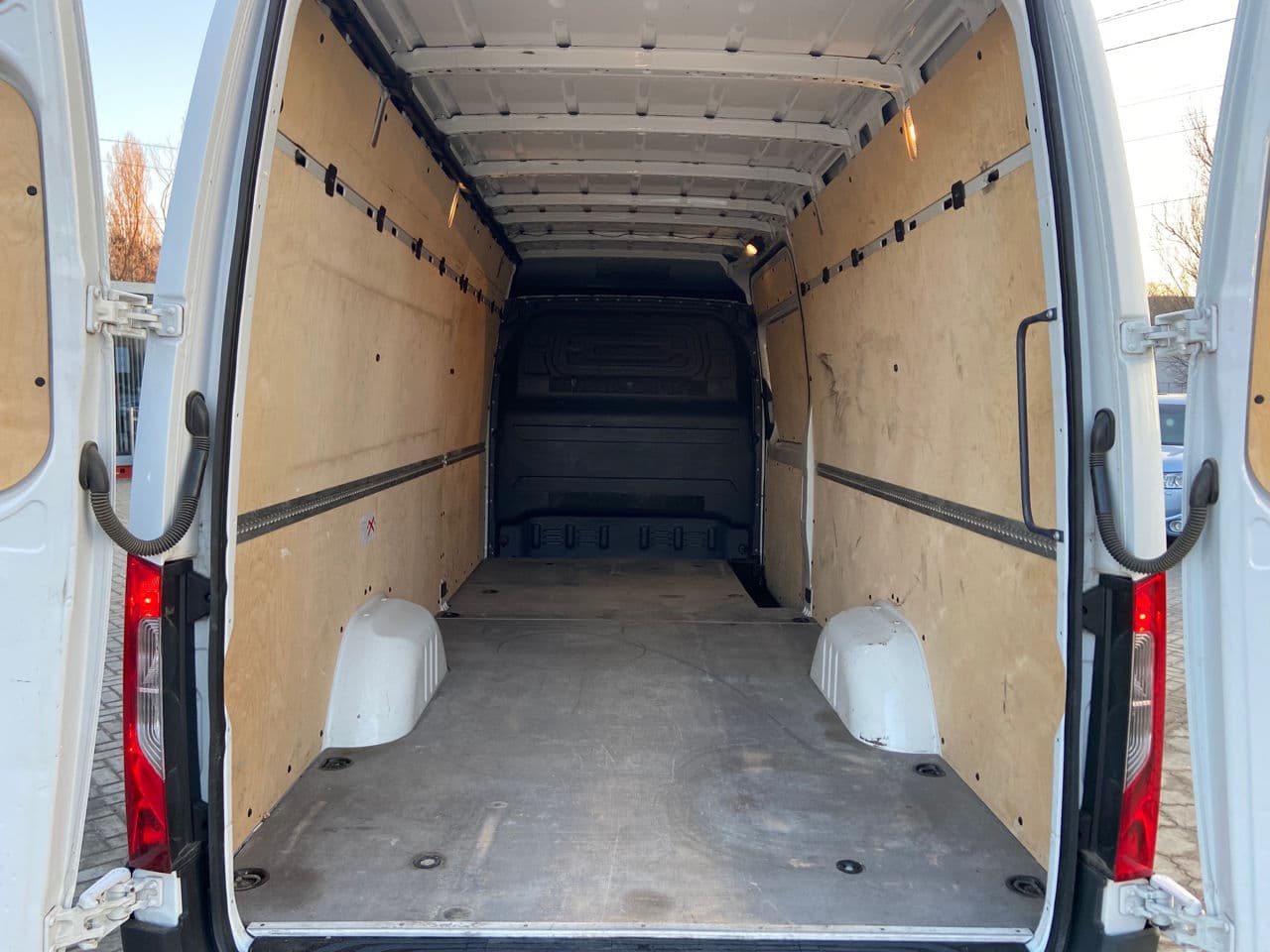 Mercedes Sprinter 2018 — Миниатюра 16