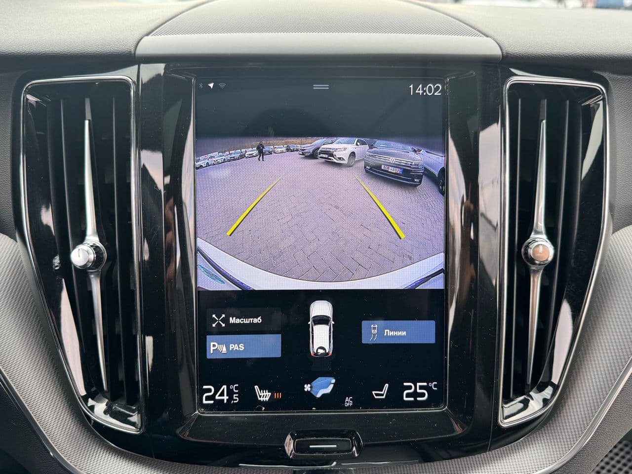 Volvo XC 60 2018 — Миниатюра 9
