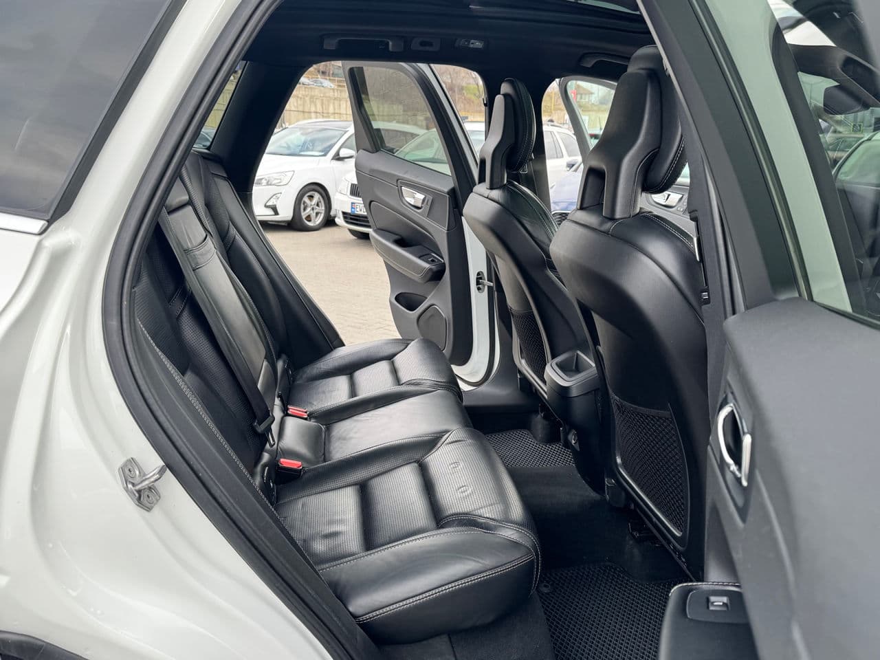 Volvo XC 60 2018 — Миниатюра 16