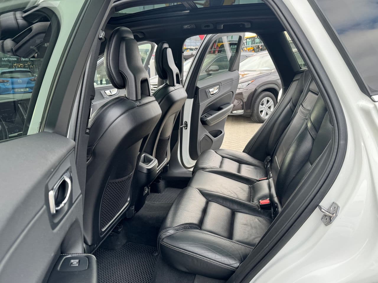 Volvo XC 60 2018 — Миниатюра 14