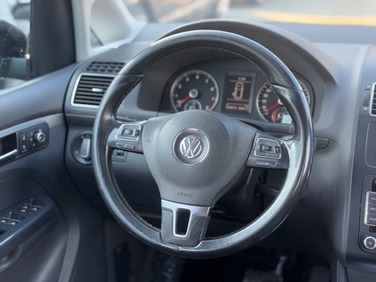 Volkswagen Touran 2012 — Миниатюра 10