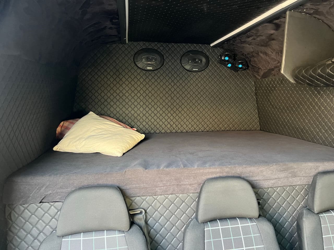 Mercedes Sprinter 2018 — Миниатюра 16