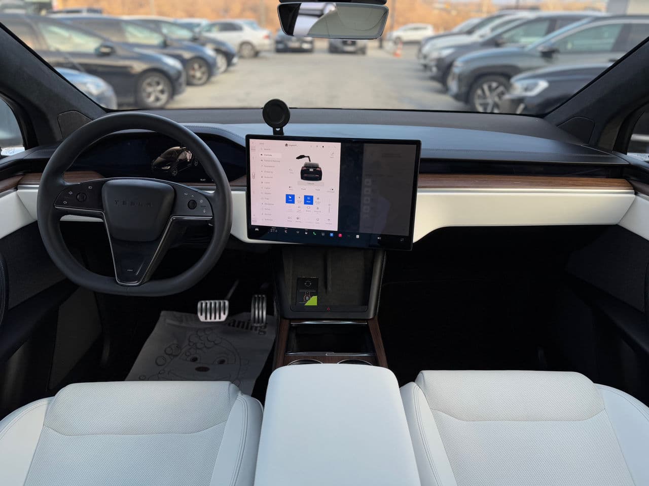 Tesla Model X 2022 — Миниатюра 9