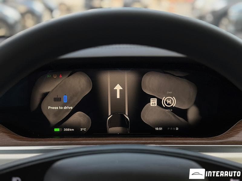 Tesla Model X 2022 — Миниатюра 11