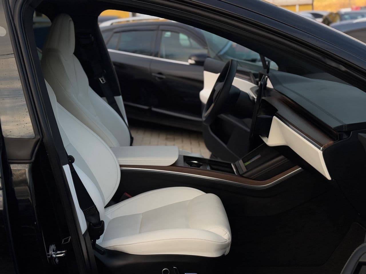 Tesla Model X 2022 — Миниатюра 18