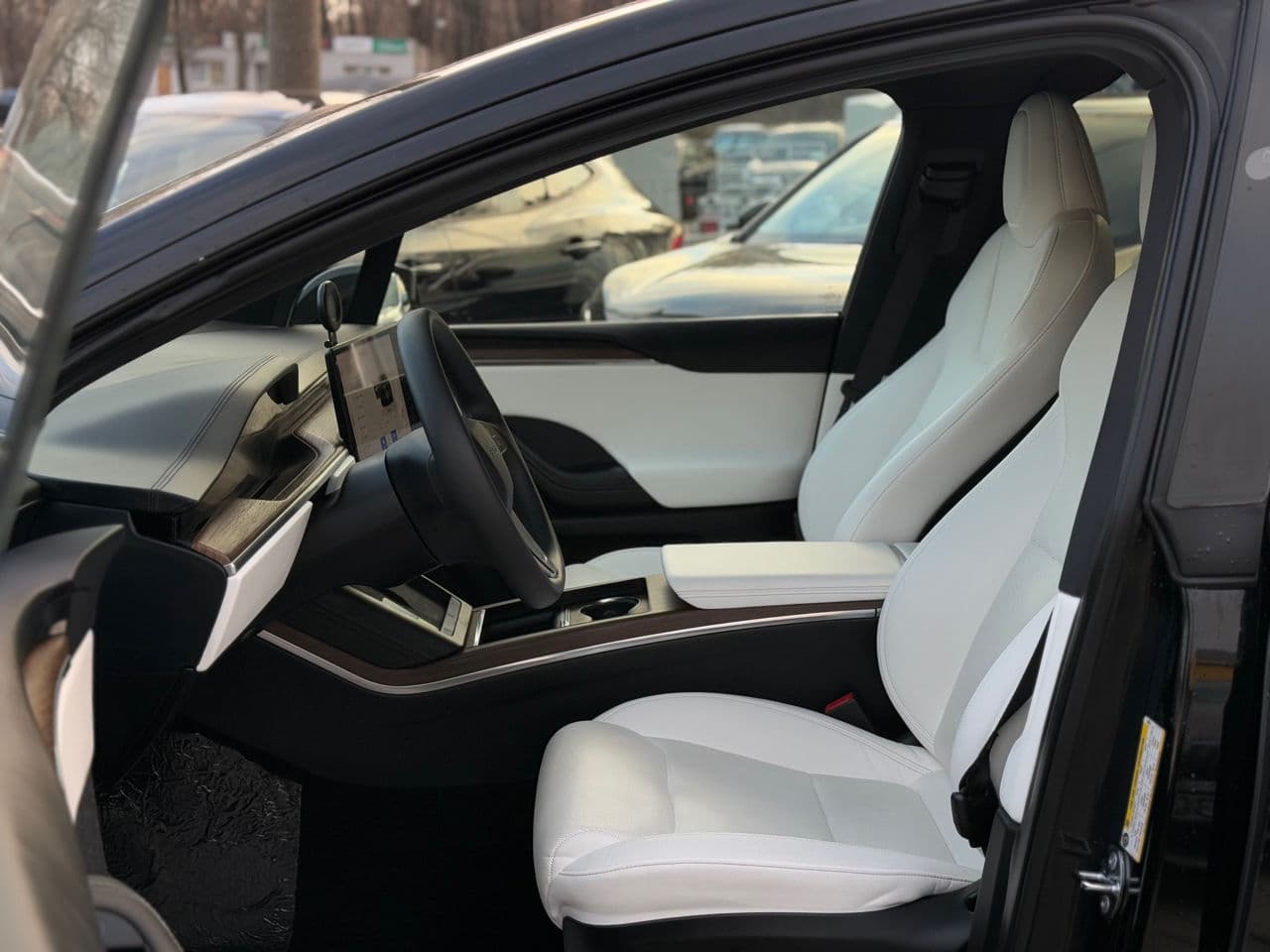 Tesla Model X 2022 — Миниатюра 6