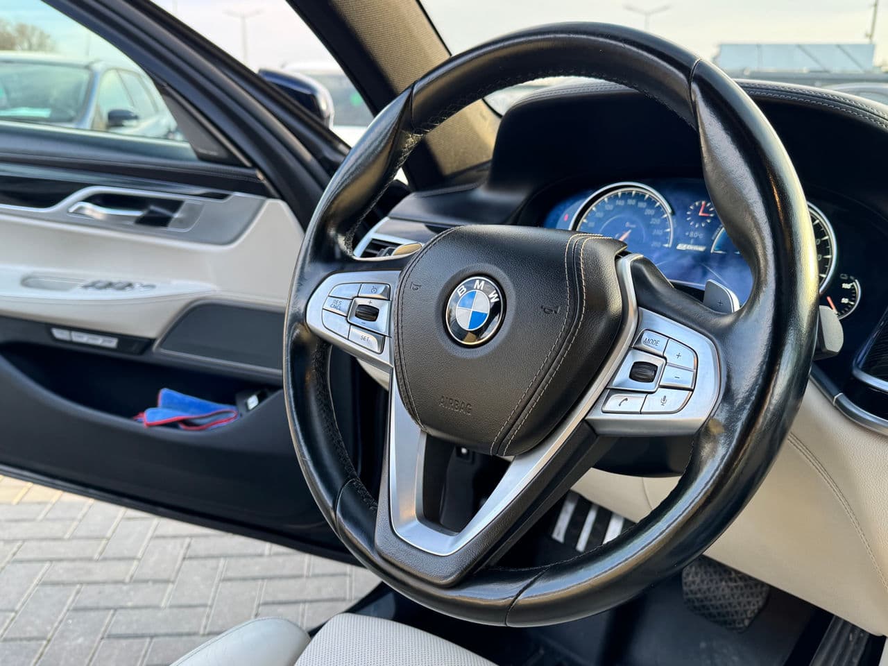 BMW 740e 2017 — Миниатюра 9