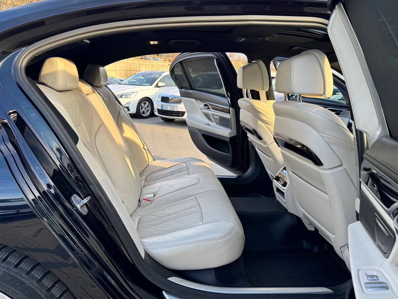 BMW 740e 2017 — Миниатюра 16