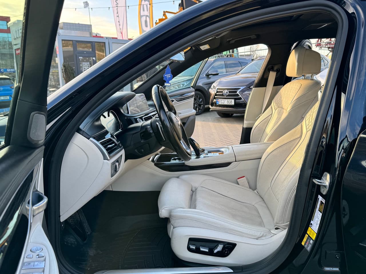 BMW 740e 2017 — Миниатюра 7