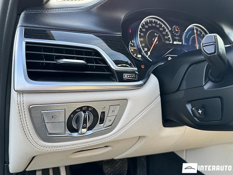 BMW 740e 2017 — Миниатюра 22