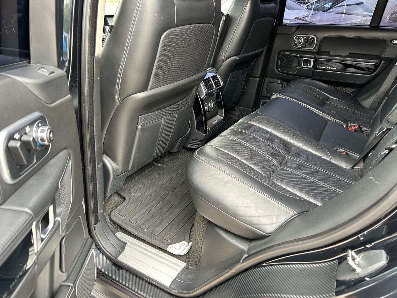 Land Rover Range Rover Vogue 2011 — Миниатюра 19