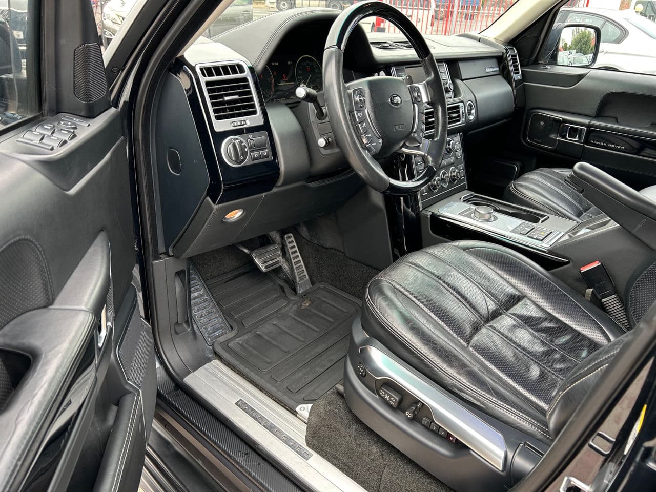 Land Rover Range Rover Vogue 2011 — Миниатюра 5