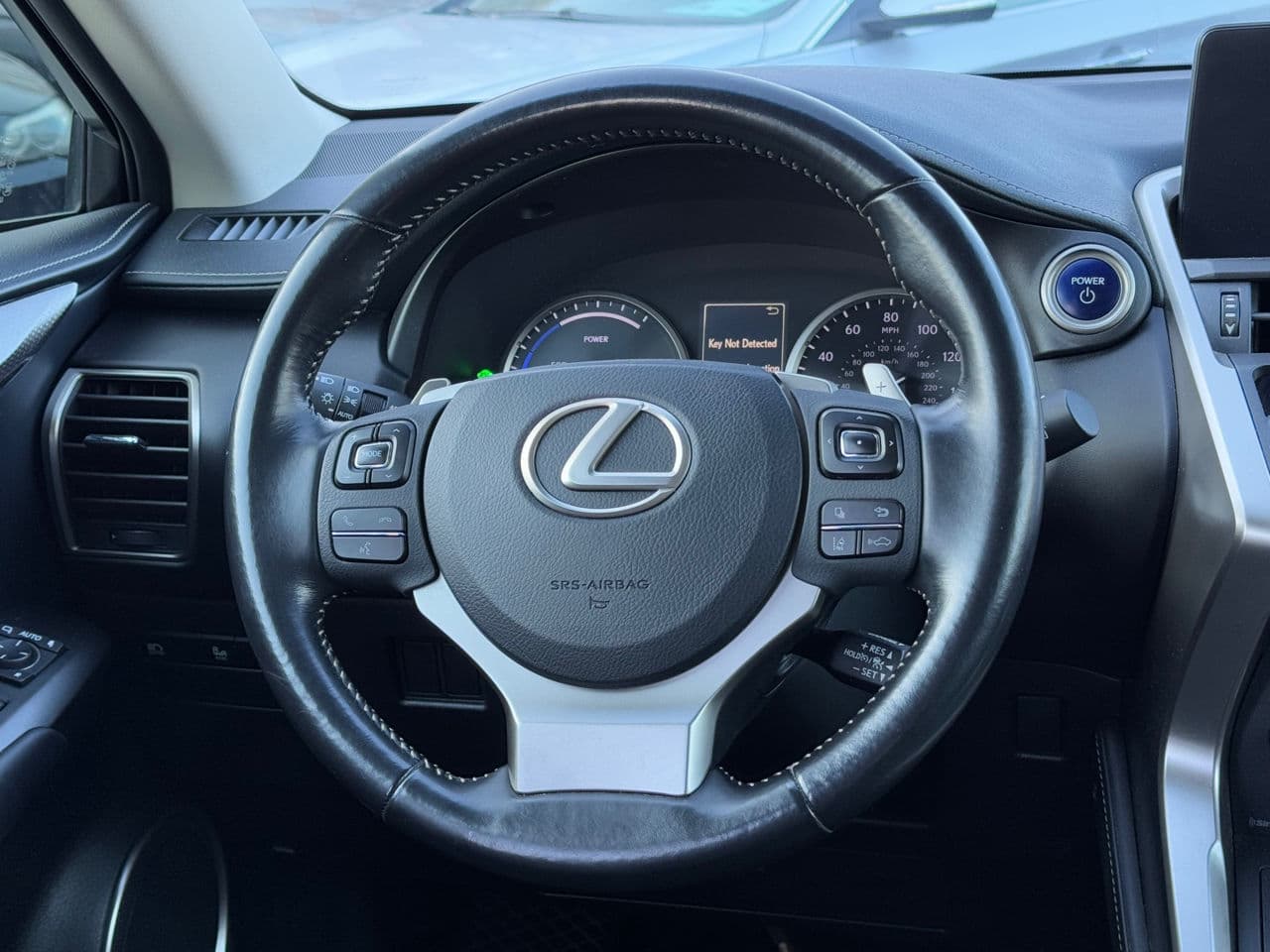 Lexus NX 300H 2018 — Миниатюра 8