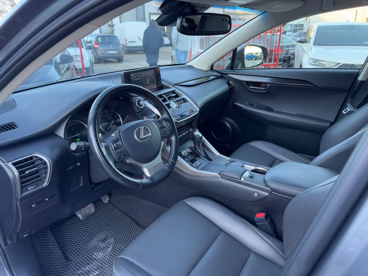 Lexus NX 300H 2018 — Миниатюра 6