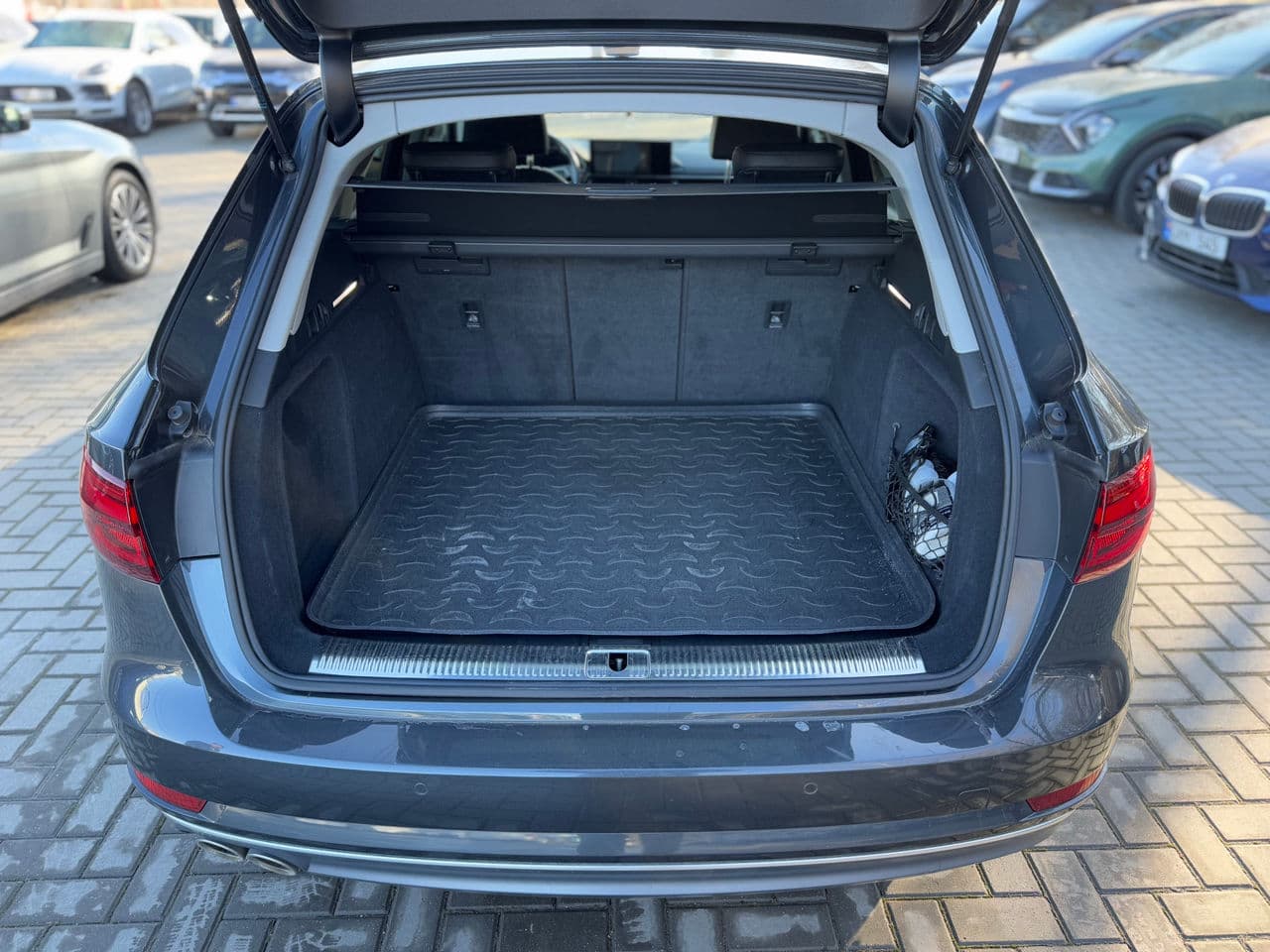 Audi A4 2018 — Миниатюра 5