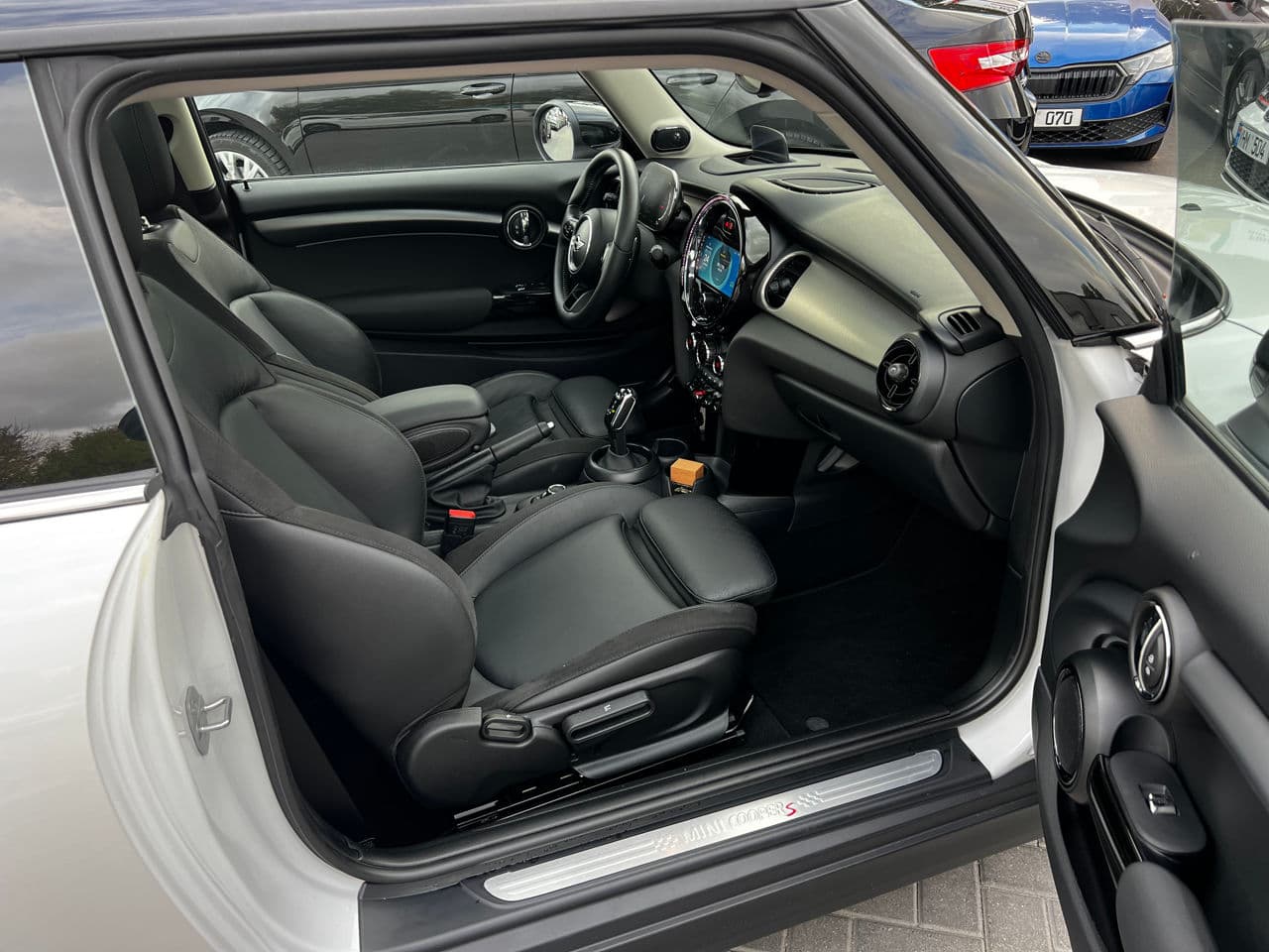 Mini Cooper S 2023 — Миниатюра 8