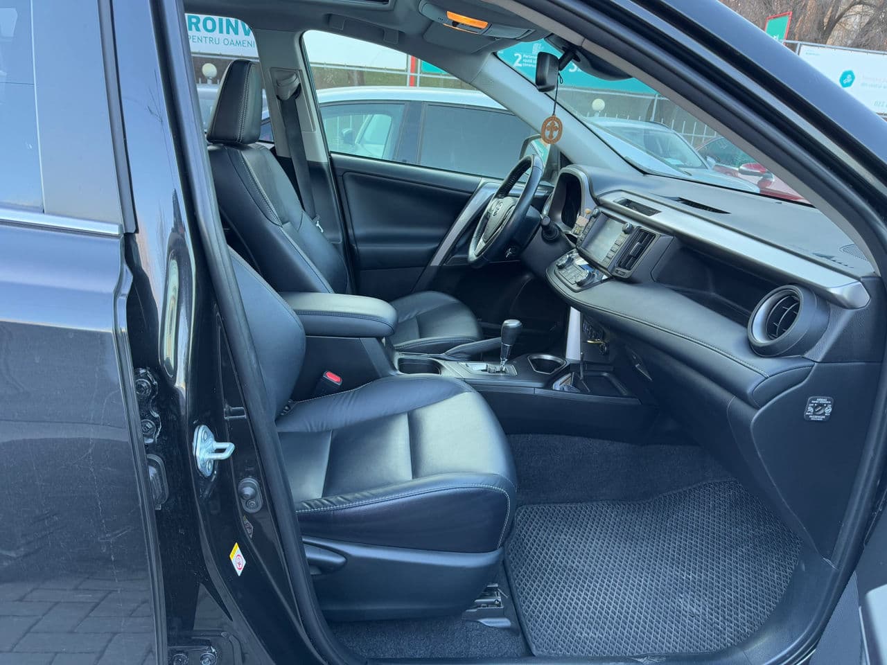 Toyota Rav-4 2018 — Миниатюра 6