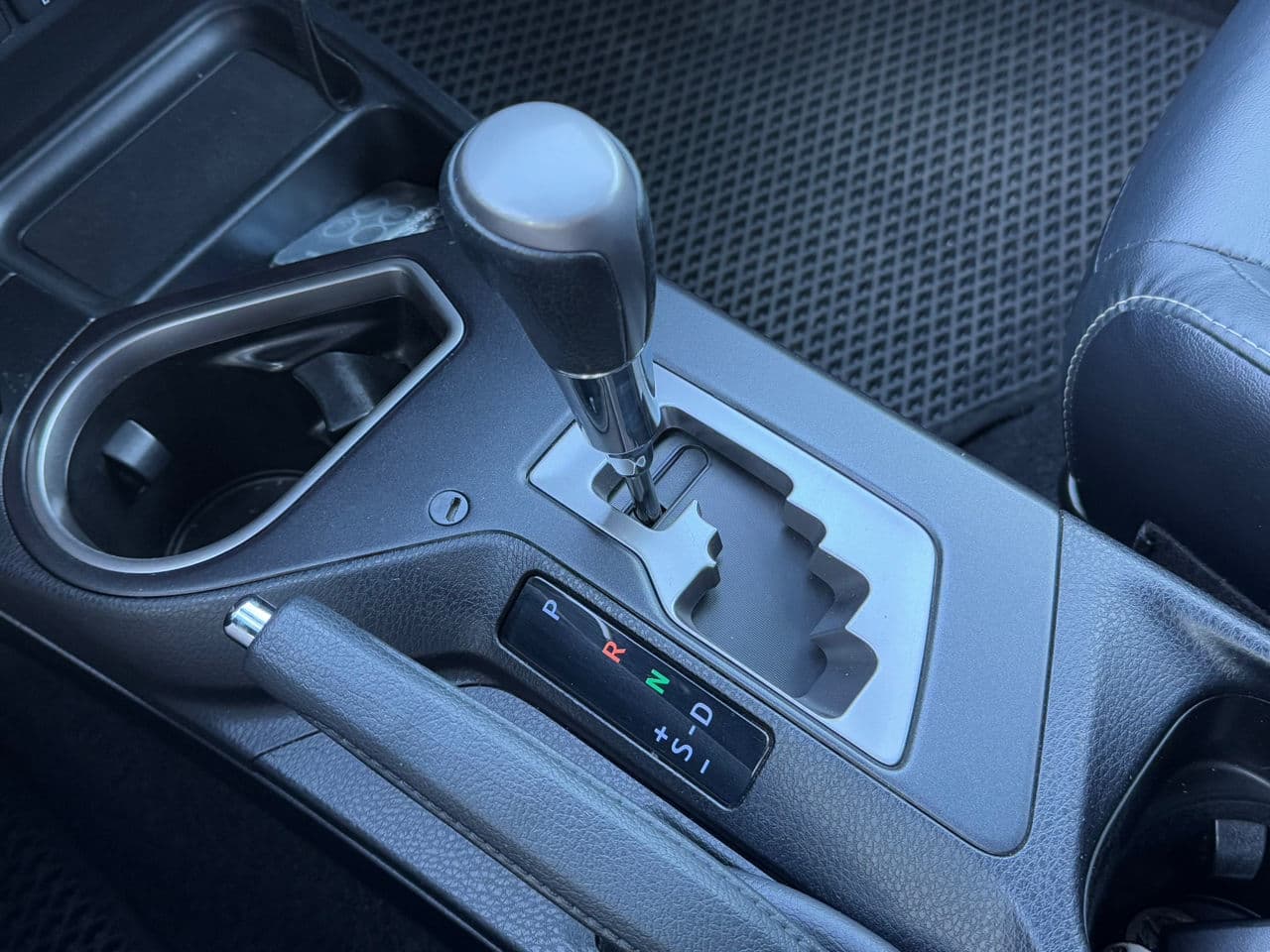 Toyota Rav-4 2018 — Миниатюра 16