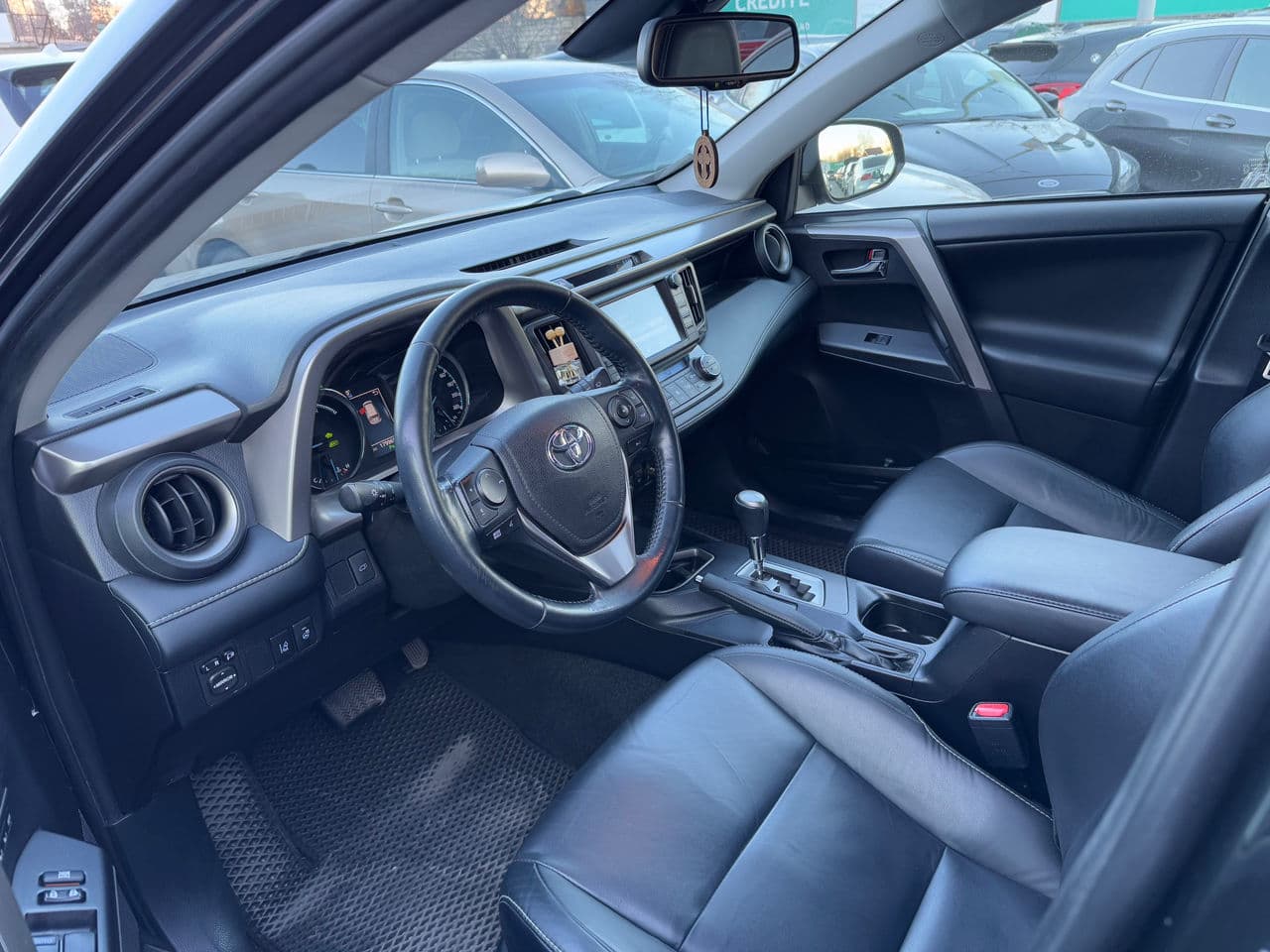 Toyota Rav-4 2018 — Миниатюра 5