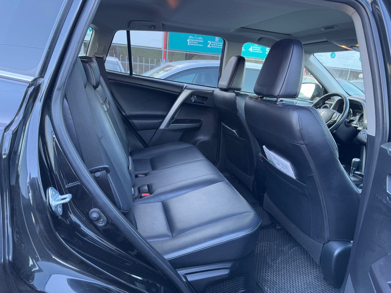 Toyota Rav-4 2018 — Миниатюра 8