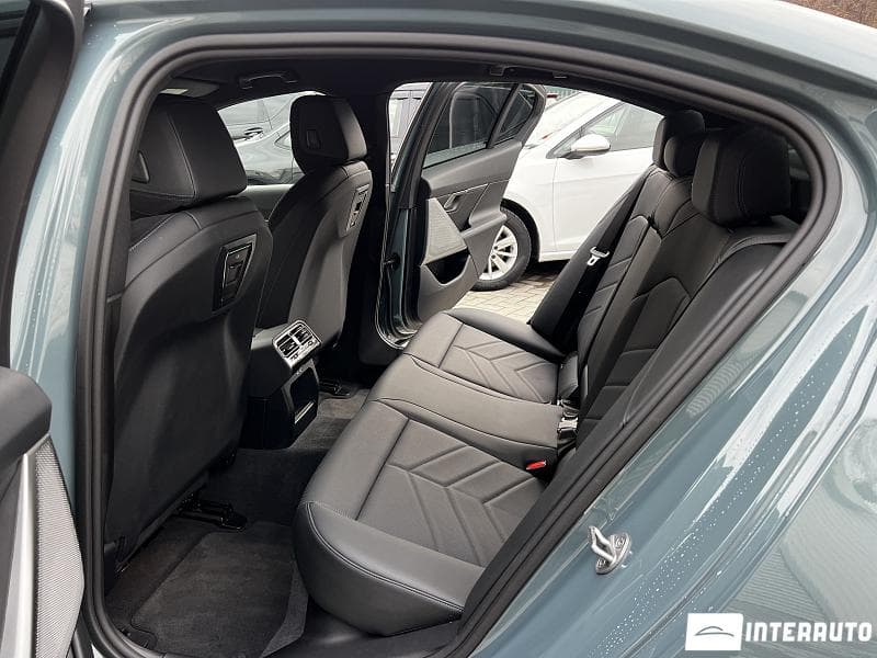 2023 BMW 520 — Miniatură 18