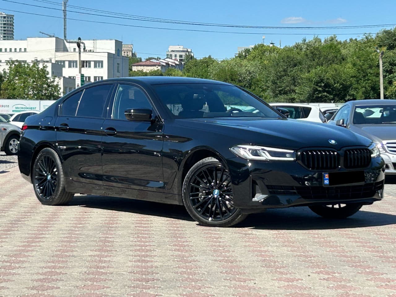 BMW 530e 2023 — Миниатюра 4