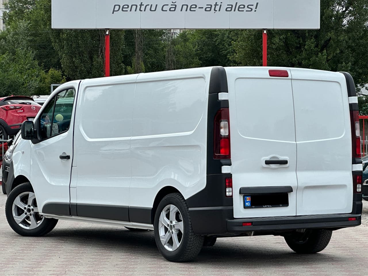 Opel Vivaro 2018 — Миниатюра 2