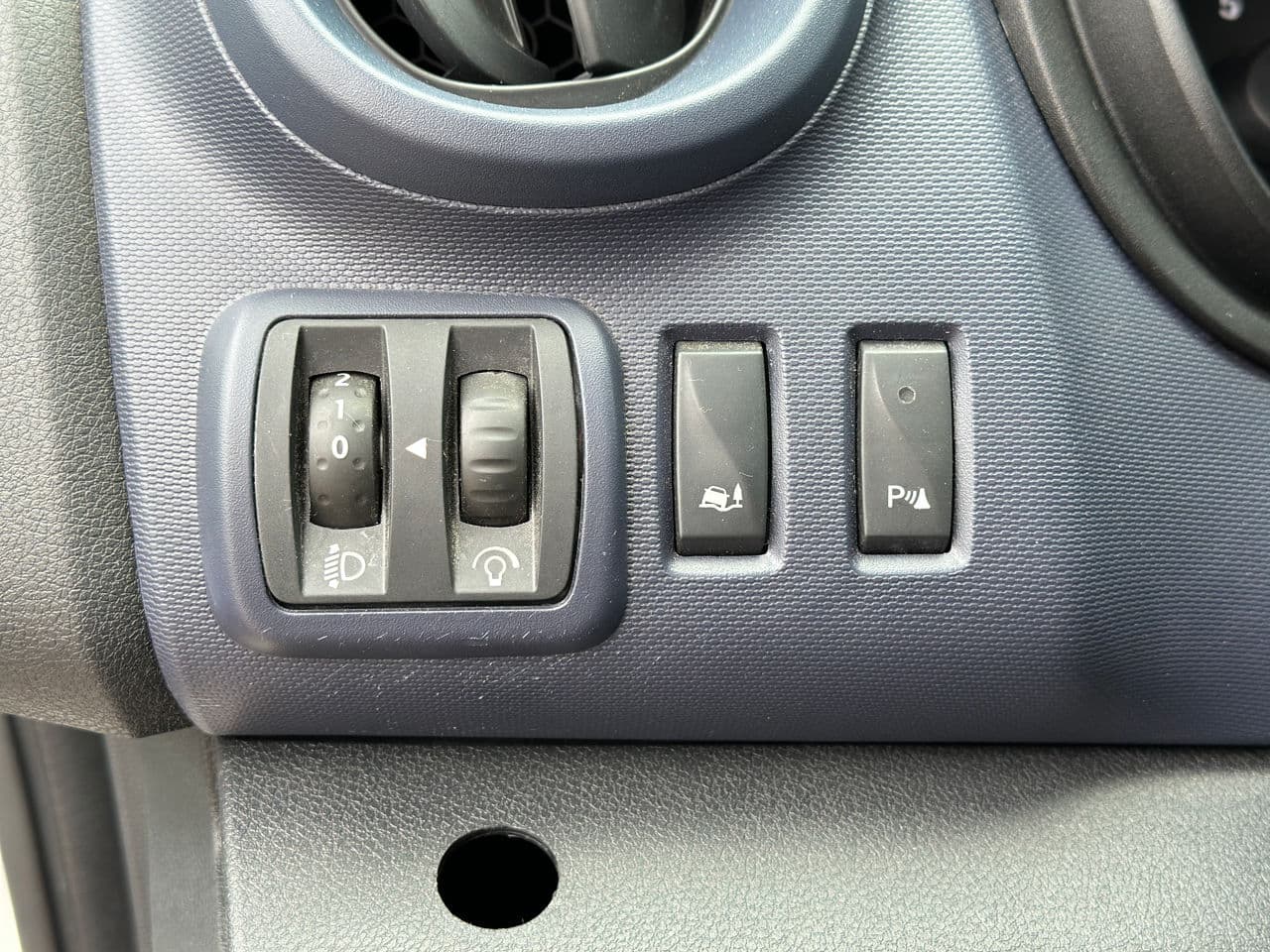 Opel Vivaro 2018 — Миниатюра 8