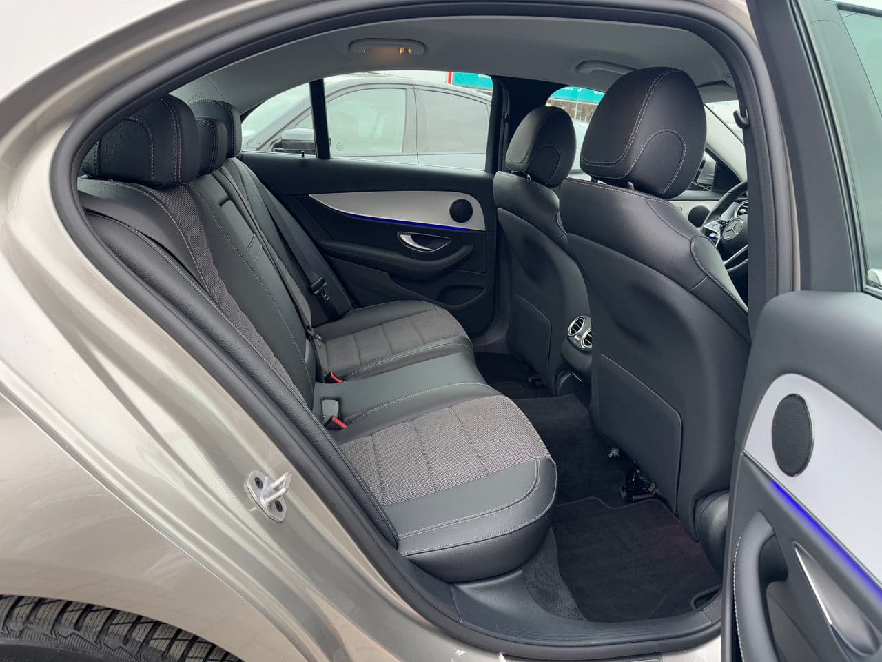 Mercedes E 200 2023 — Миниатюра 8