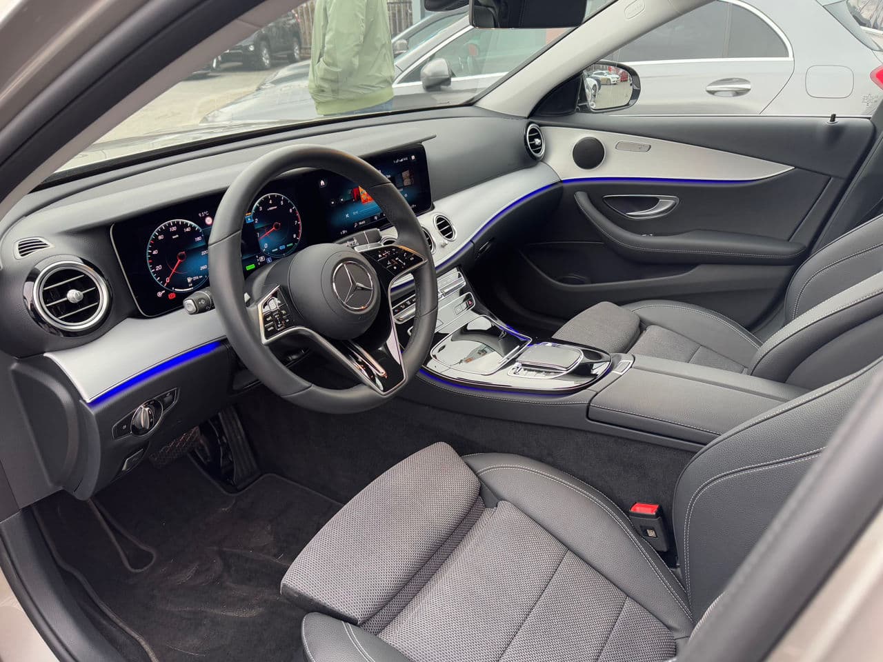 Mercedes E 200 2023 — Миниатюра 5